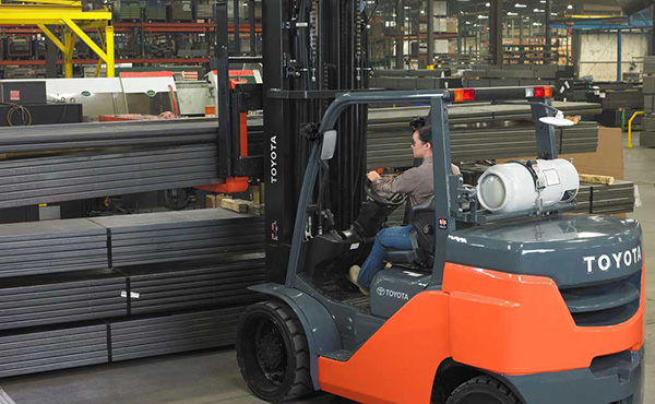 Read more about the article Featured Product – Jan 2021 – Large Internal Combustion Cushion Tire Forklift