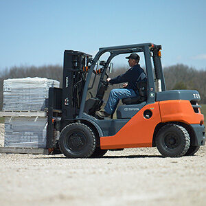 Toyota IC Pneumatic Forklift carrying pallets outside