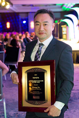 Kwang Yu holding his After Market Manager of the Year award.